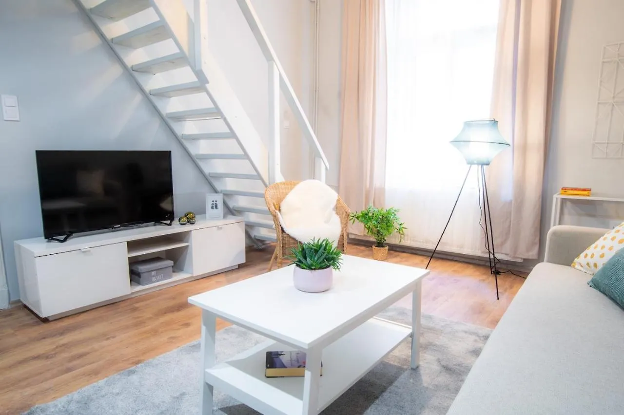 Apartment In Super Location M9 contacts